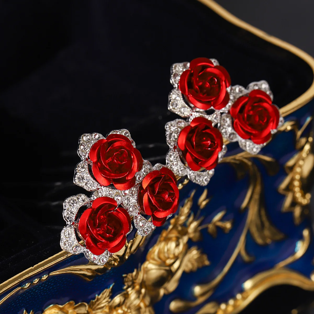 ornement chignon roses rouges