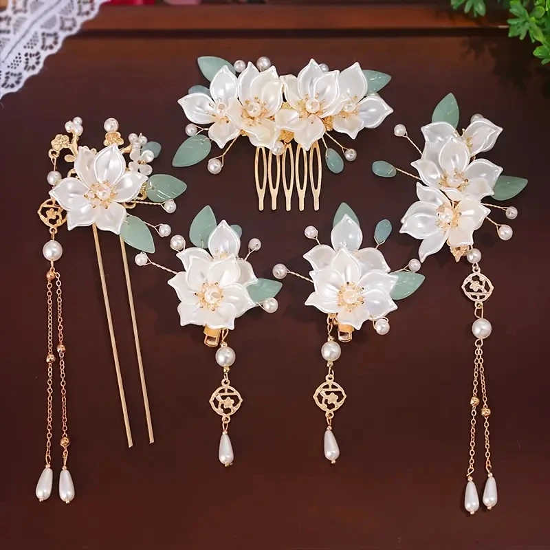 Bijou de tête avec pompons